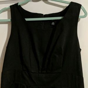 Black sleeveless dress